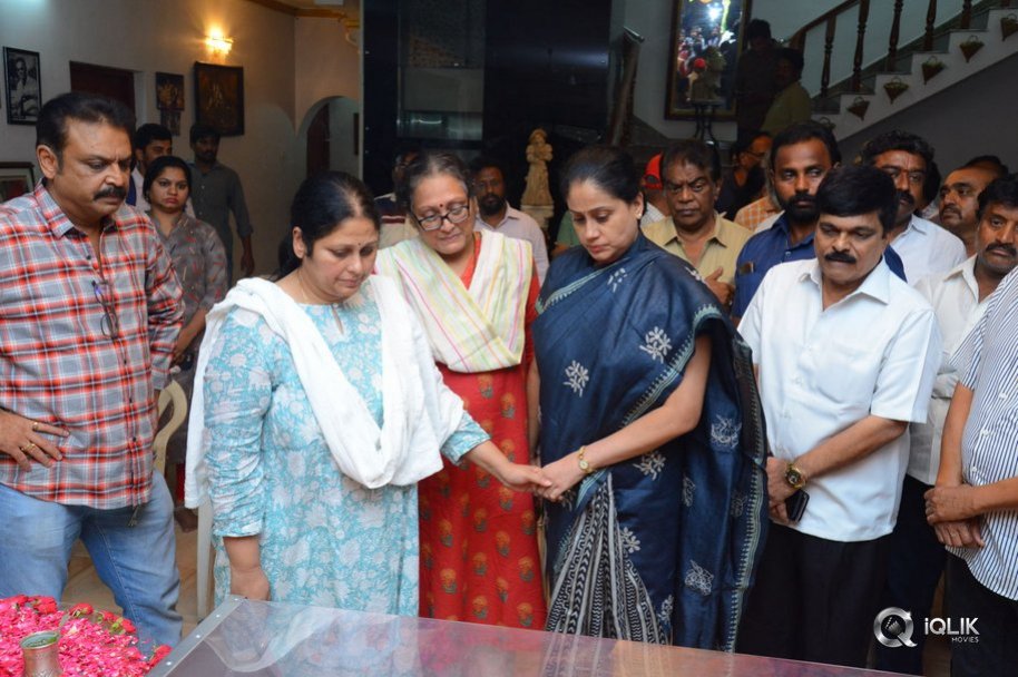 Celebrities-Pay-Homage-to-Vijaya-Nirmala-Garu